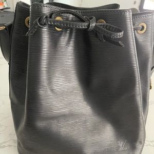 Louis Vuitton epi bucket bag